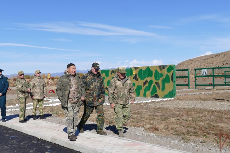 Под руководством командующего Сибирским округом Росгвардии проверены подразделения ведомства в Туве