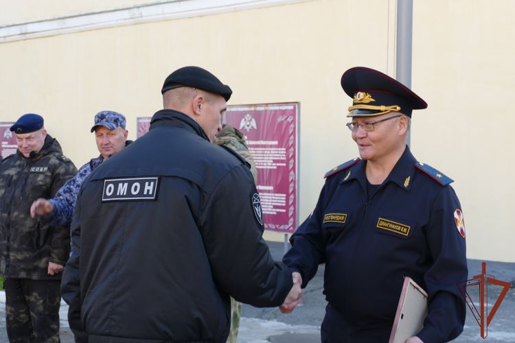 В Сибирском округе Росгвардии отметили годовщины образования ОМОН и СОБР 