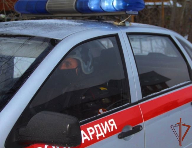 Сотрудники Росгвардии оказали содействие МЧС при ликвидации пожара в Тюмени