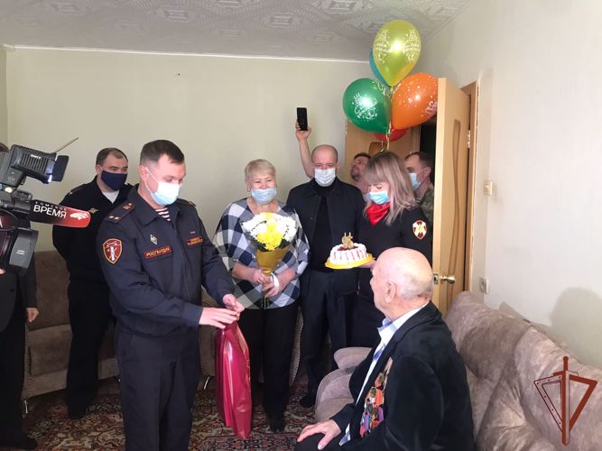 Росгвардия поздравила ветерана войны с 95-летием  (видео)