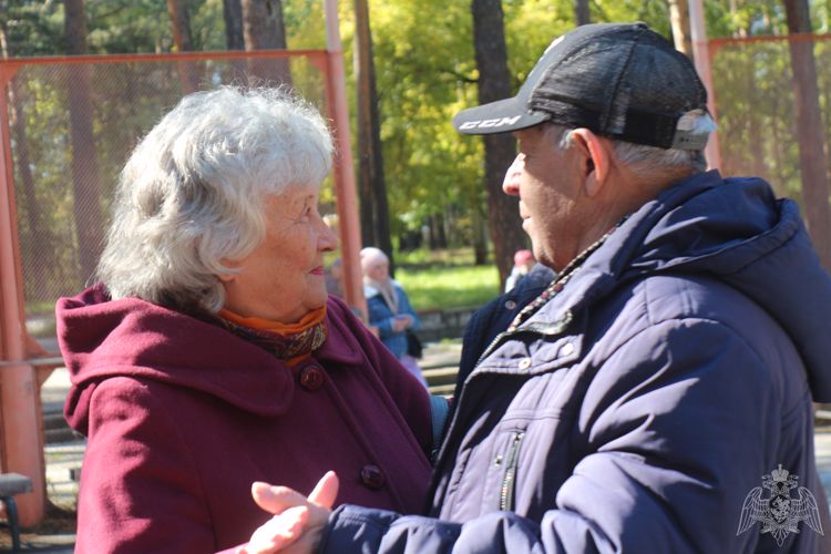В Иркутской области музыканты военного духового оркестра Росгвардии поздравили ветеранов с Днём пожилых людей
