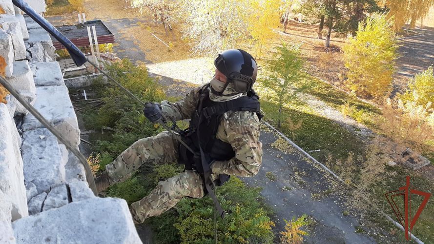 В Уральском округе отметили День специальных отрядов быстрого реагирования (видео)