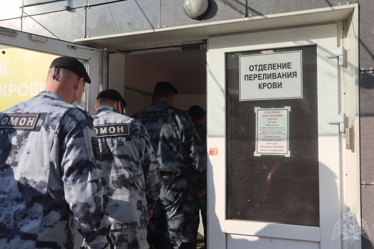 Сотрудники петербургского ОМОН Росгвардии сдали кровь для онкобольных пациентов 