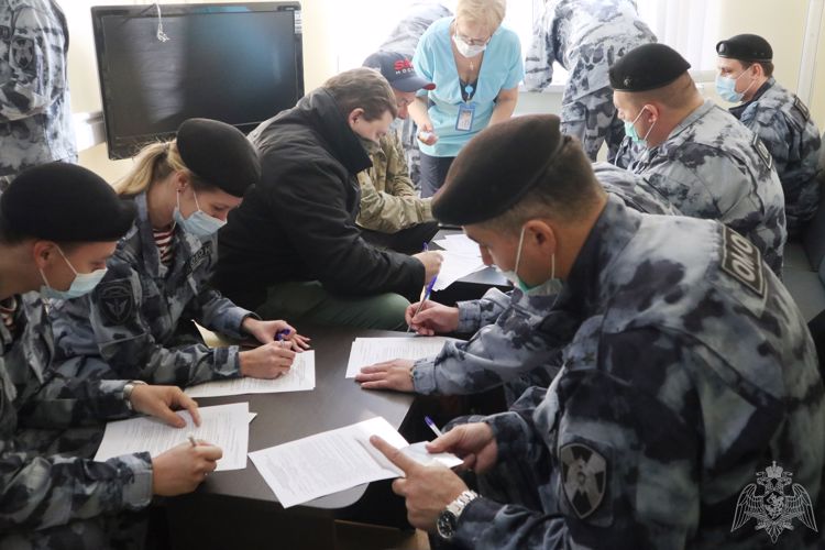 Сотрудники петербургского ОМОН Росгвардии сдали кровь для онкобольных пациентов 