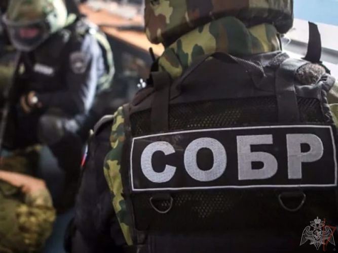 При содействии столичного СОБР Росгвардии задержаны подозреваемые в создании и распространении фотографий провокационного содержания