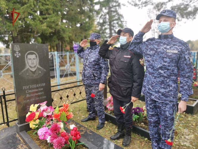 В Томской области сотрудники Росгвардии почтили память погибшего коллеги – кавалера ордена Мужества Станислава Тогущакова