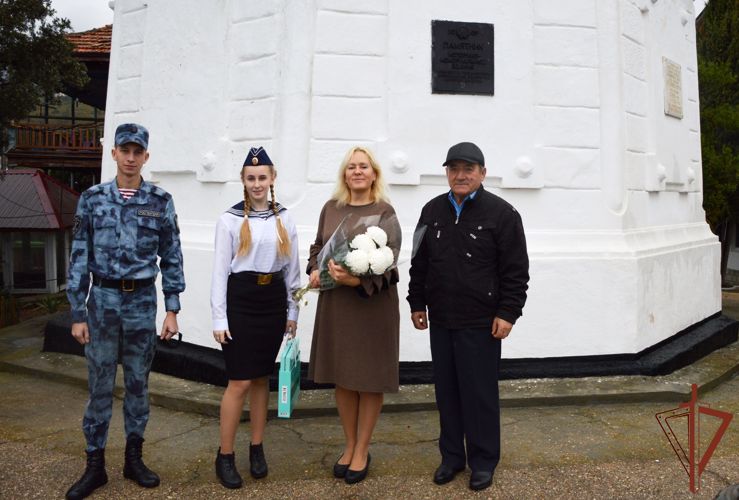 Основателя уникального морского музея в Гаспре поздравили с 94-летием военнослужащие Росгвардии 
