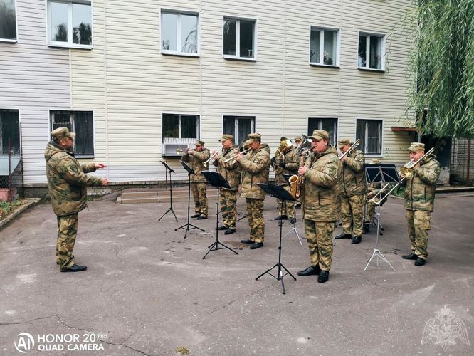 Брянские и воронежские росгвардейцы провели концерты ко Дню пожилых людей