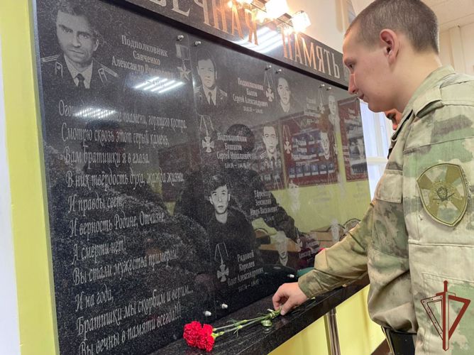В ОДОН Росгвардии вспомнили погибших в трагических событиях 1993 года в Москве 