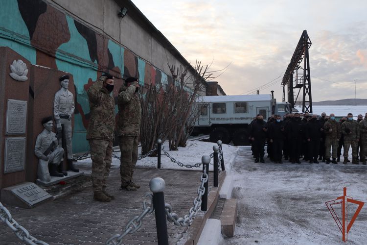 ОМОН на транспорте Управления Росгвардии по Красноярскому краю отмечает 28-летие 