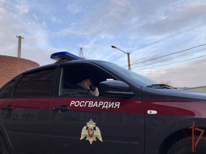Росгвардия обеспечила безопасную работу сотрудников скорой помощи в Омске