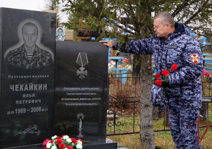 В Мордовии сотрудники и военнослужащие Росгвардии почтили память павших товарищей