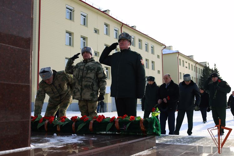 Командующий Сибирским округом Росгвардии поздравил отряд спецназа «Ермак» с Днём образования