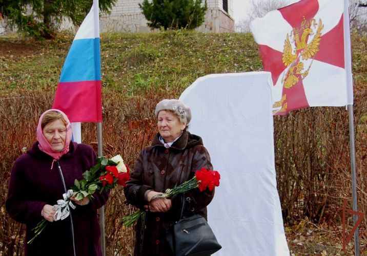 Памятник погибшему воину правопорядка открыли в Нижегородской области