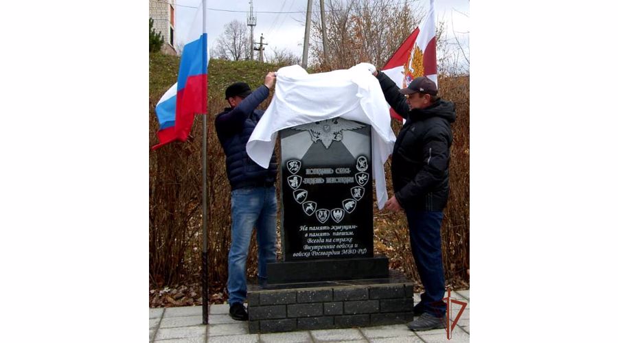 Памятник погибшему воину правопорядка открыли в Нижегородской области