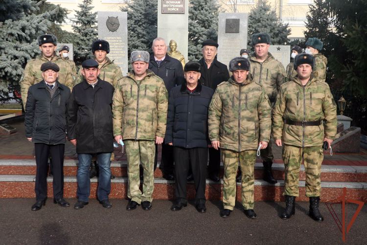 Представители Росгвардии почтили память освободителей Ростова-на-Дону