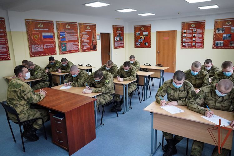 Акцию Росгвардии «С любовью к маме» поддержали в Санкт-Петербурге (видео) 