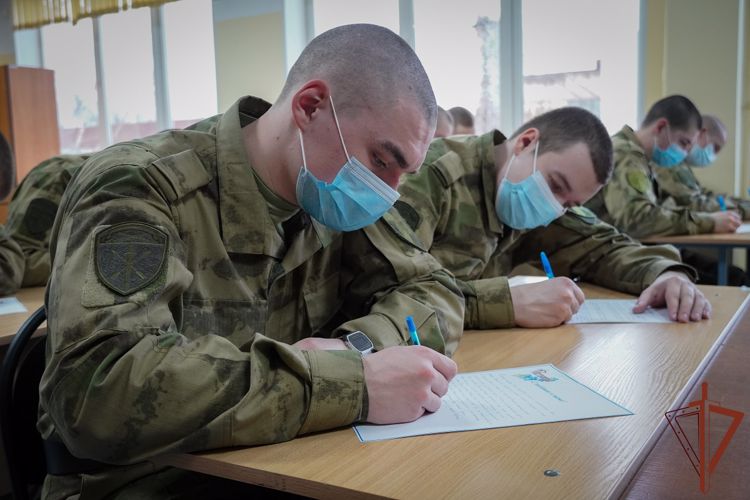 Акцию Росгвардии «С любовью к маме» поддержали в Санкт-Петербурге (видео) 