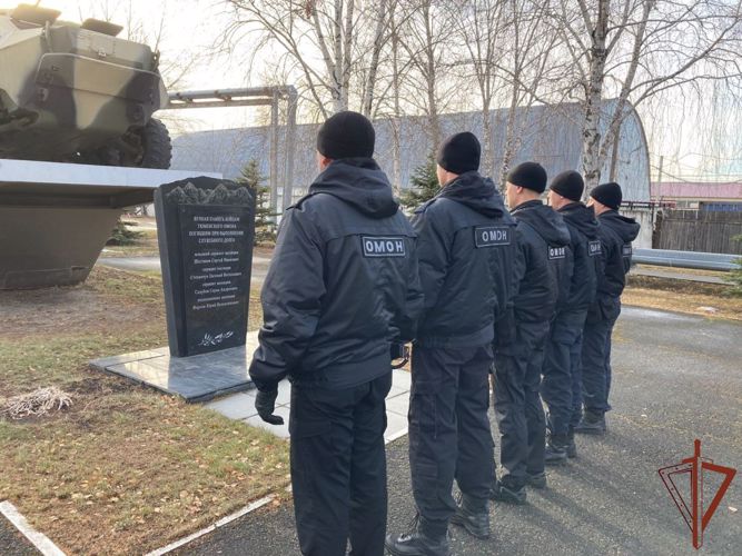 В Уральском округе Росгвардии вспоминают погибших правоохранителей