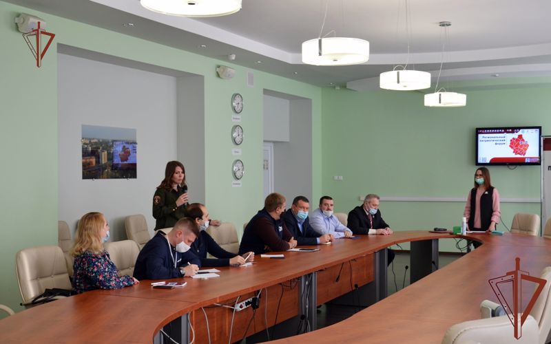 Представительница Росгвардии поделилась опытом патриотического воспитания с участниками форума в Тамбове