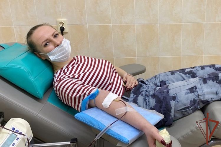 Доноры из Росгвардии продолжают оказывать помощь пациентам онкоцентра с редкой группой крови