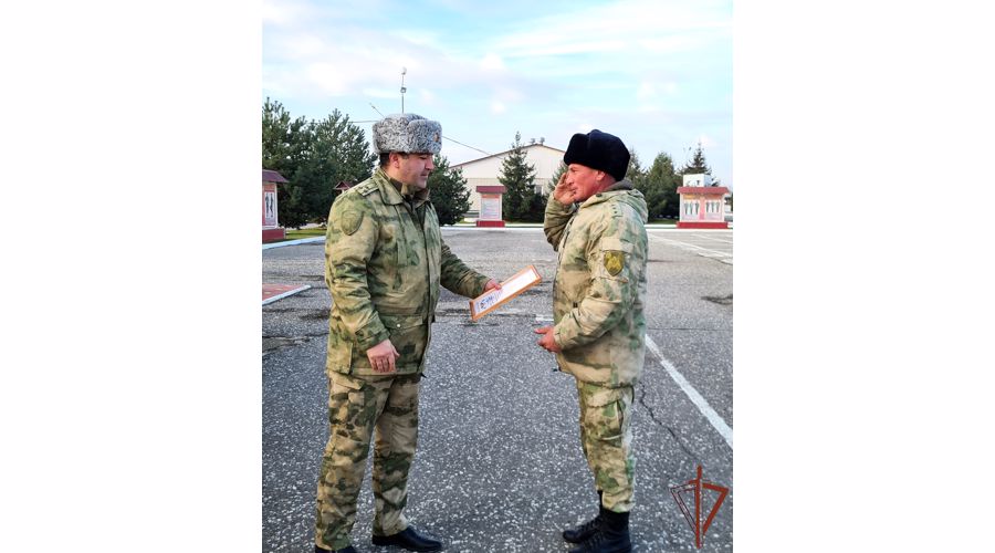 В грозненском соединении Росгвардии поздравили артиллеристов с профессиональным праздником