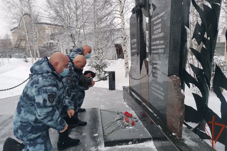 Сотрудники нижневартовского ОМОН Росгвардии встретили 28-ю годовщину создания спецподразделения