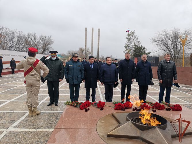 В КАЛМЫКИИ РОСГВАРДЕЙЦЫ ПРИНЯЛИ УЧАСТИЕ В ПАМЯТНОМ МЕРОПРИЯТИИ