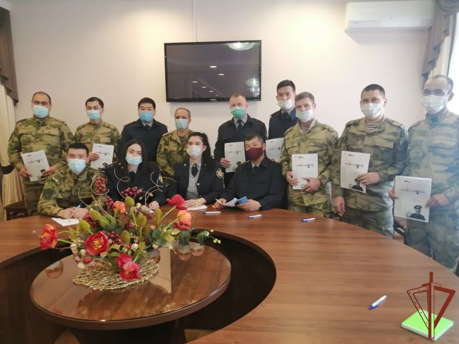 Росгвардейцы поддержали проект «Всероссийский исторический кроссворд» в Астрахани 