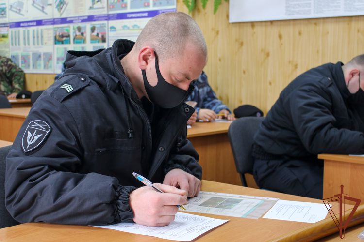 Соревнования по вождению колесной бронетехники Росгвардии прошли на Ставрополье