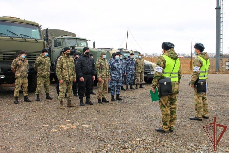 Соревнования по вождению колесной бронетехники Росгвардии прошли на Ставрополье