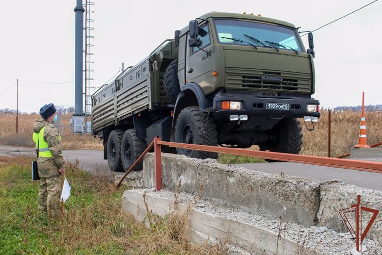 Соревнования по вождению колесной бронетехники Росгвардии прошли на Ставрополье