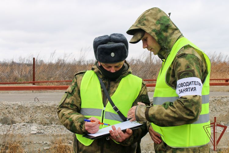 Соревнования по вождению колесной бронетехники Росгвардии прошли на Ставрополье