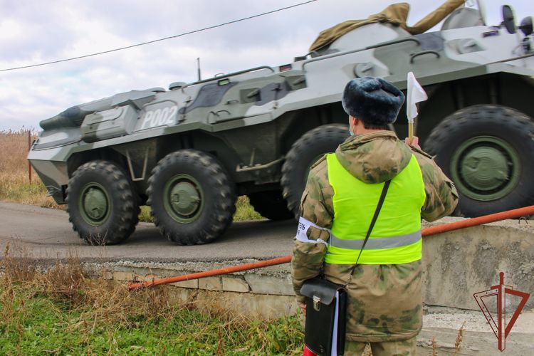 Соревнования по вождению колесной бронетехники Росгвардии прошли на Ставрополье