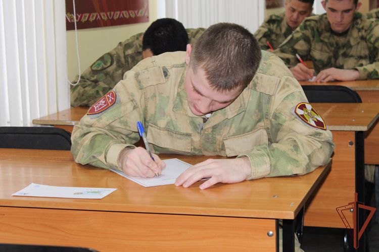 Личный состав воинской части Росгвардии в Омске принял участие в акции «С любовью к маме»