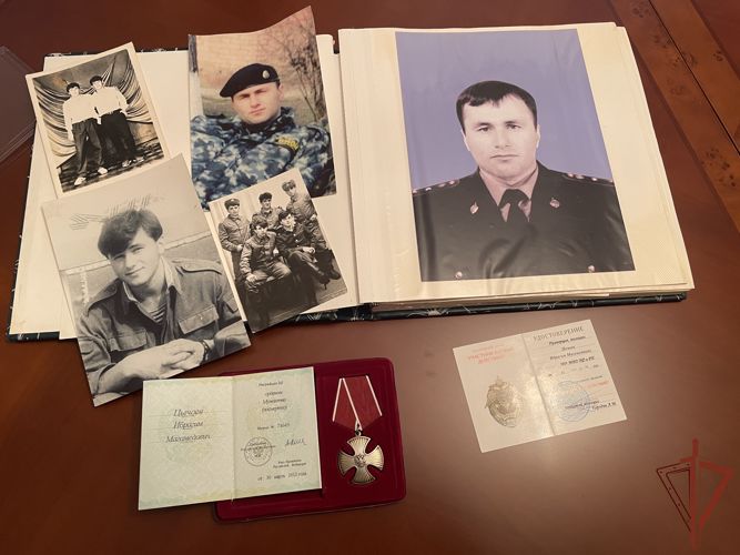 Семью погибшего сотрудника ОМОН навестили росгвардейцы в Ингушетии 