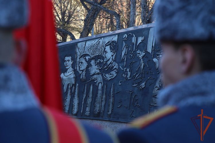 В Челябинске начальник тероргана Росгвардии принял участие в открытии стелы «Город трудовой доблести»