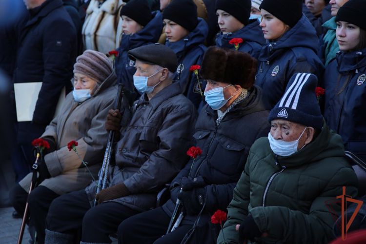 В Челябинске начальник тероргана Росгвардии принял участие в открытии стелы «Город трудовой доблести»