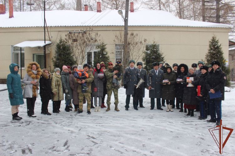 Росгвардейцы калиновского соединения поддержали всероссийскую ведомственную акцию «С любовью к маме» (видео)
