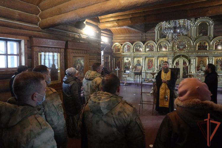 В Уральском округе Росгвардии вспоминают погибших правоохранителей