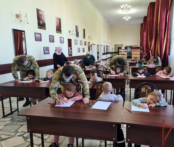 В акции «С любовью к маме» поучаствовали воспитанники грозненского детского сада Росгвардии 