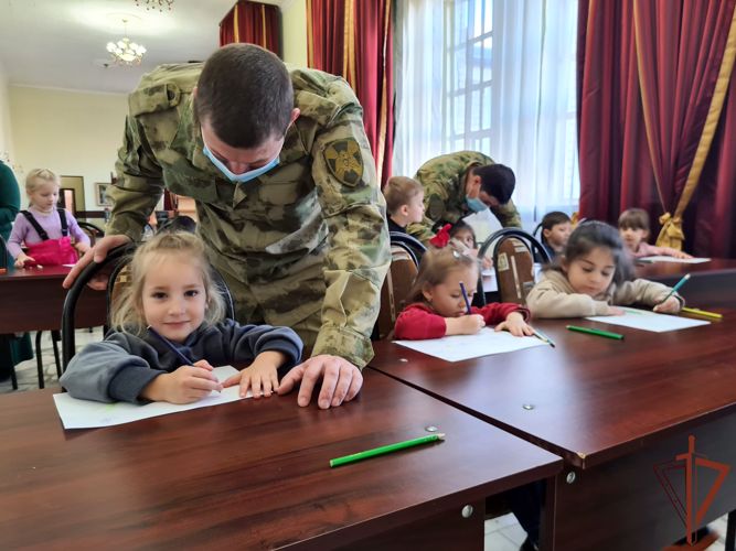 В акции «С любовью к маме» поучаствовали воспитанники грозненского детского сада Росгвардии 
