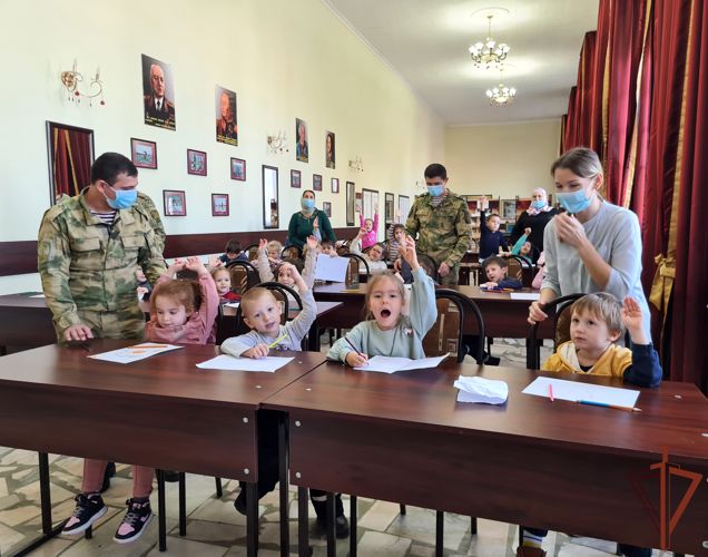 В акции «С любовью к маме» поучаствовали воспитанники грозненского детского сада Росгвардии 