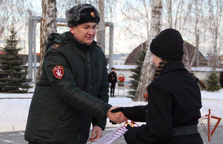 В день рождения генерала Комаровского 70 тюменских школьников посвятили в кадеты Росгвардии (видео)