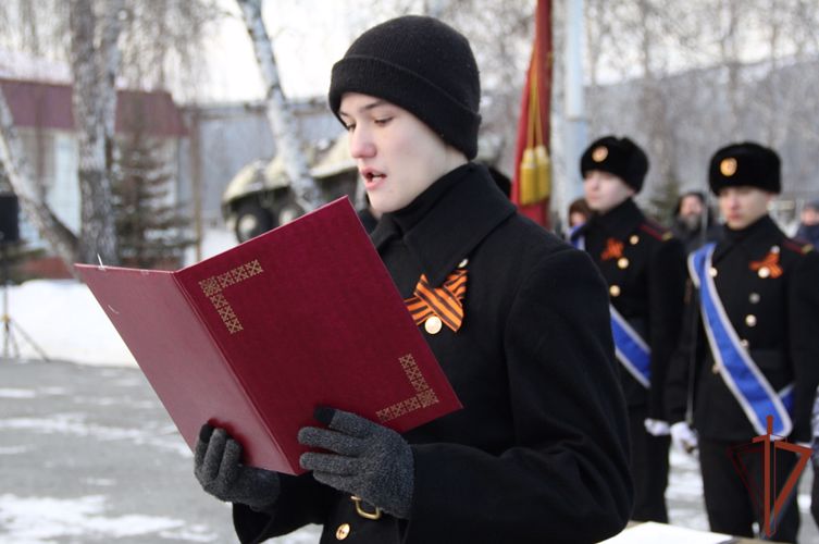 В день рождения генерала Комаровского 70 тюменских школьников посвятили в кадеты Росгвардии (видео)