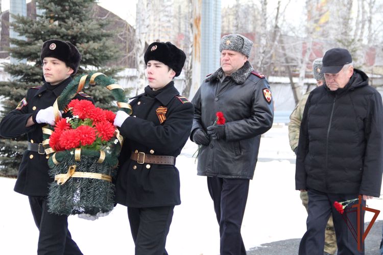 В день рождения генерала Комаровского 70 тюменских школьников посвятили в кадеты Росгвардии (видео)