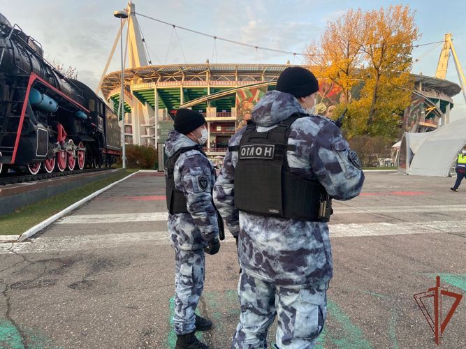 РОСГВАРДЕЙЦЫ ОБЕСПЕЧИЛИ ПРАВОПОРЯДОК НА МАТЧЕ "ЛОКОМОТИВ" - "АХМАТ" В МОСКВЕ