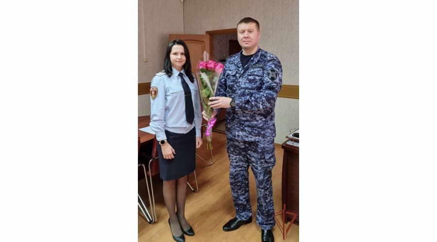 Росгвардейцы Центрального округа поздравили матерей погибших сослуживцев с наступающим Днем матери