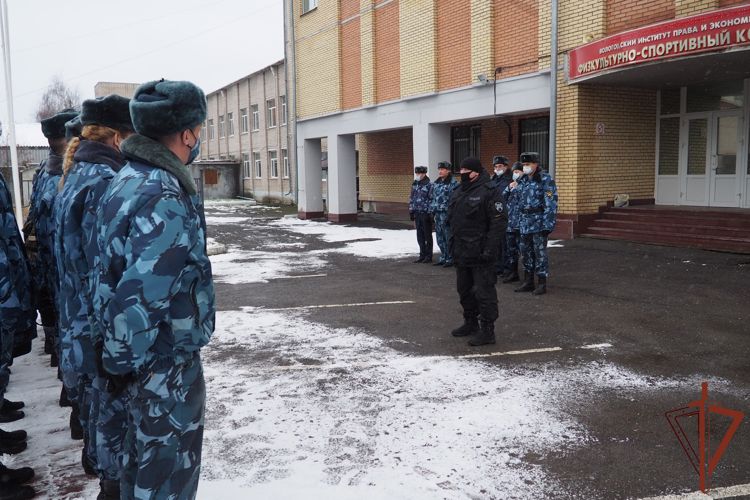 Росгвардейцы провели специальные занятия с учащимися и преподавателям вологодского вуза