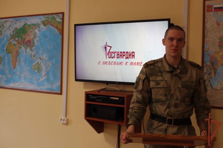 Военнослужащие полка по охране ВГО Северо-Западного округа Росгвардии поздравили своих мам (фото, видео)